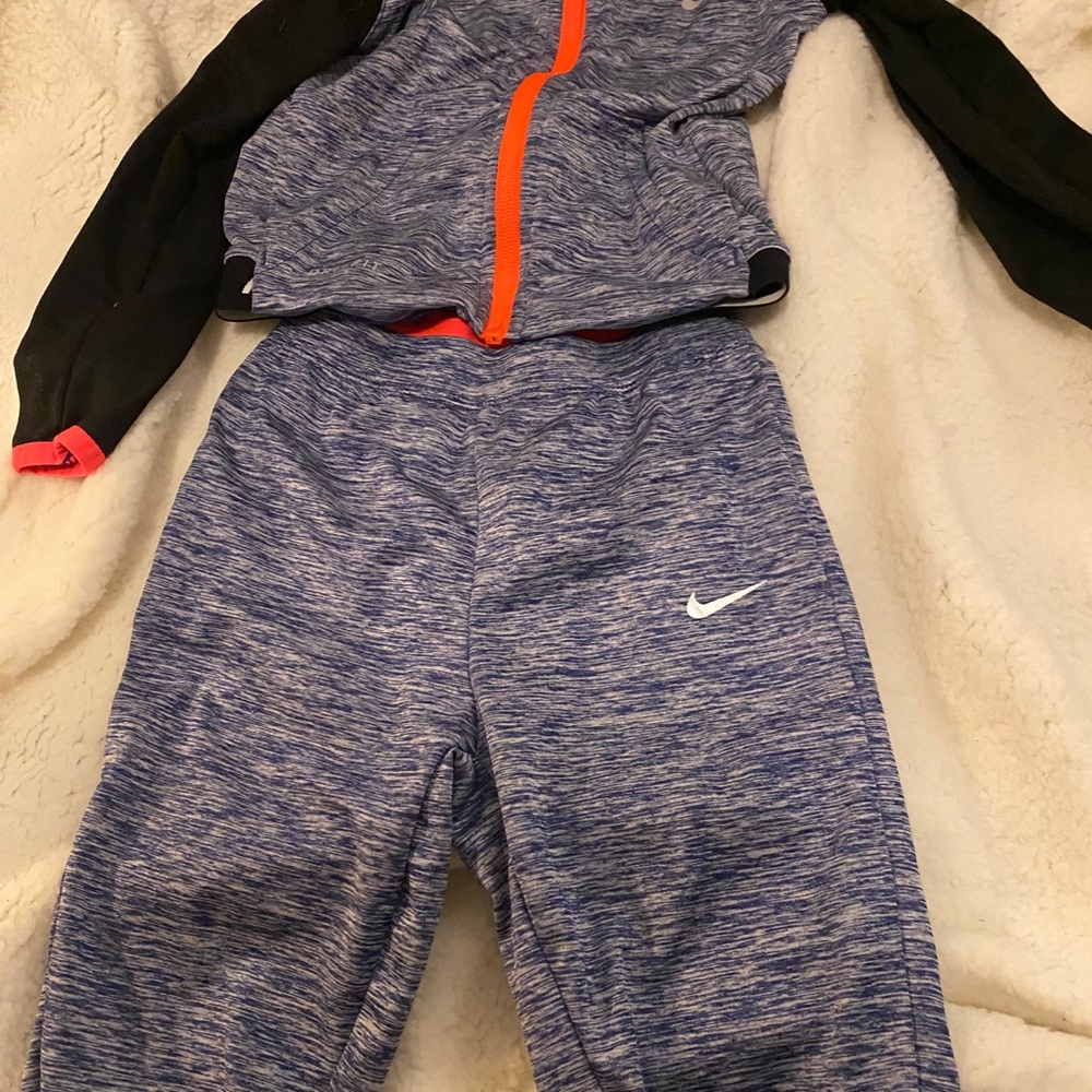 Girls Nike sweat suit